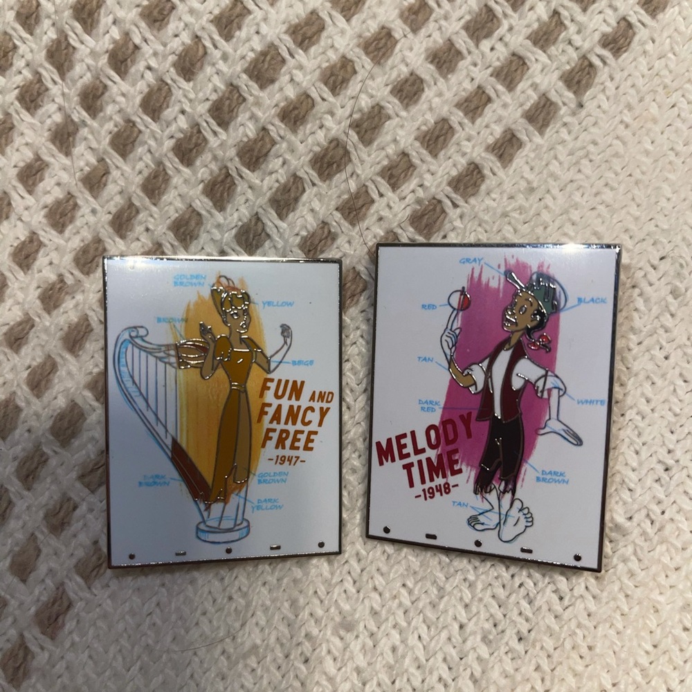 2 disney pins
